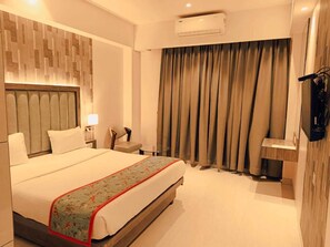 Premium Double Room Single Use - Shubham Comforts (Thane)