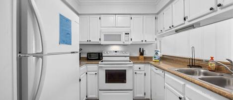 Réfrigérateur, micro-ondes, lave-vaisselle, cafetiÚre/bouilloire