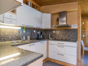 Kylskåp, mikrovågsugn, diskmaskin och brödrost