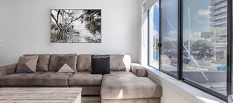 Modern apartment in the heart of Burleigh Heads!