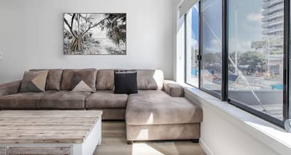 Modern apartment in the heart of Burleigh Heads!