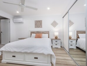 3 bedrooms, iron/ironing board, free WiFi, bed sheets - Modern apartment in the heart of Burleigh Heads! (Gold Coast)