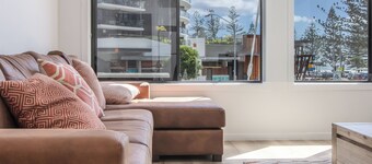 4 Bedroom Escape in Burleigh Heads hub!