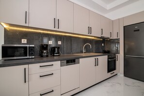 Oven, coffee/tea maker, toaster, cookware/dishes/utensils