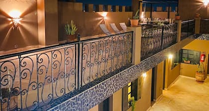 Ryad Marocain proche d'Agadir15 personnes - 6 chambres - 3 sdb - 1 piscine