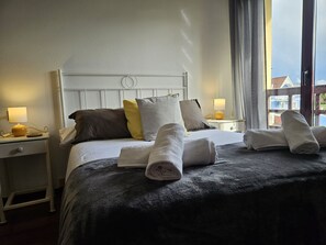 Een strijkplank/strijkijzer, gratis wifi, beddengoed
