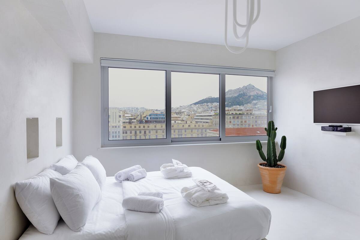 Suite No 2 with Lycabettus Hill View | Bộ trải giường bằng vải cotton Ai Cập, bộ đồ giường cao cấp