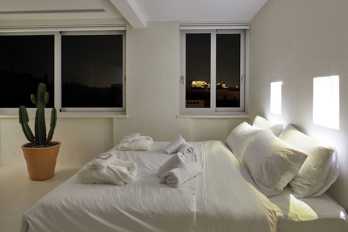 Superior Suite No 8 with Acropolis View | Bộ trải giường bằng vải cotton Ai Cập, bộ đồ giường cao cấp 