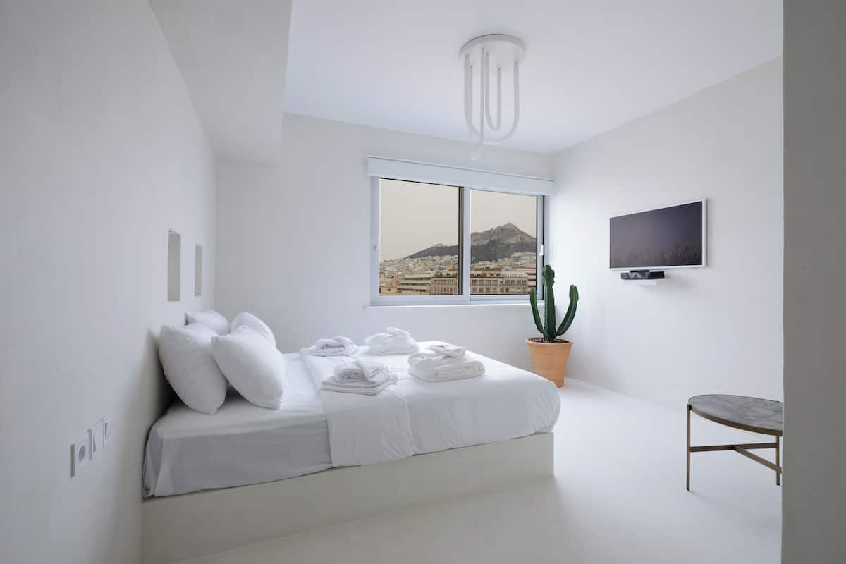 Suite No 4 with Lycabettus Hill View | Bộ trải giường bằng vải cotton Ai Cập, bộ đồ giường cao cấp