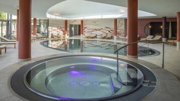 Indoor spa tub