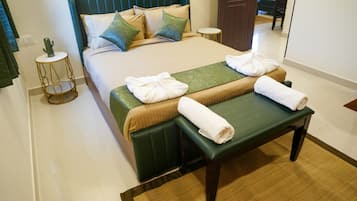 1 bedroom, Egyptian cotton sheets, premium bedding, down duvets