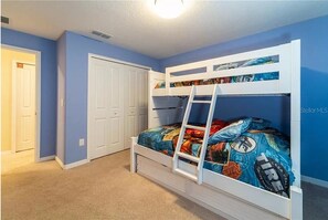 4 bedrooms, iron/ironing board, WiFi, bed sheets