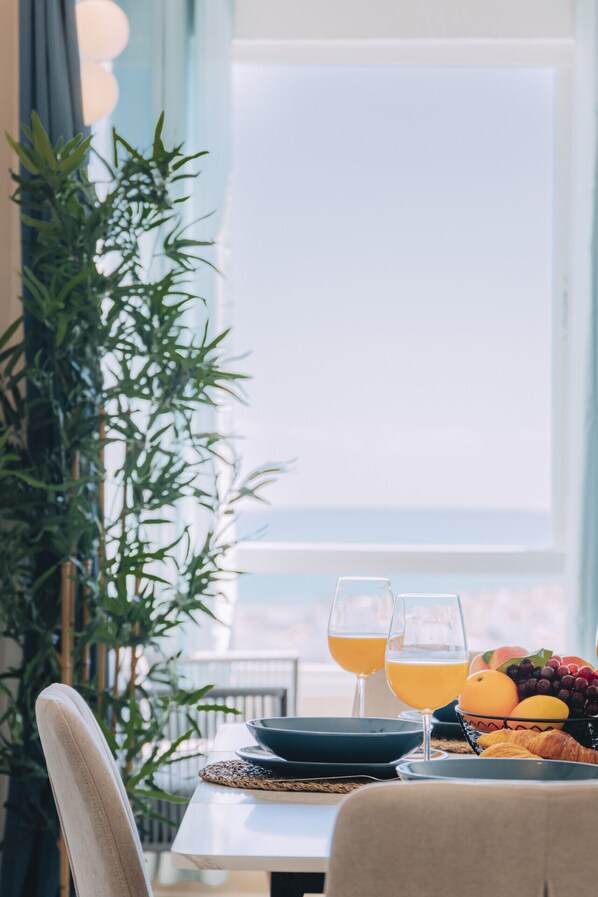 Dining - Sea view gem in Torremolinos REF039 (Torremolinos)