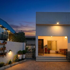 Unclassified image, 2 of 36, button - The Chelsea TownHouse A (Accra)