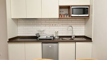 Fridge, microwave, stovetop, cookware/dishes/utensils