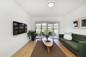 Appartement, 2 chambres, balcon, vue montagne | Salle de séjour