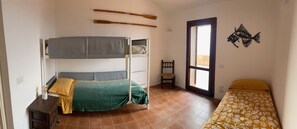 3 slaapkamers, een strijkplank/strijkijzer, wifi, beddengoed