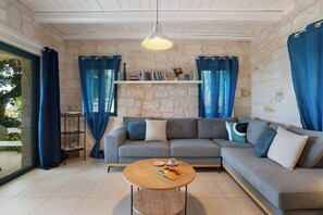 Smart TV, fireplace - St George Retreat BY APOKORONAS-VILLAS (Vamos Chania)