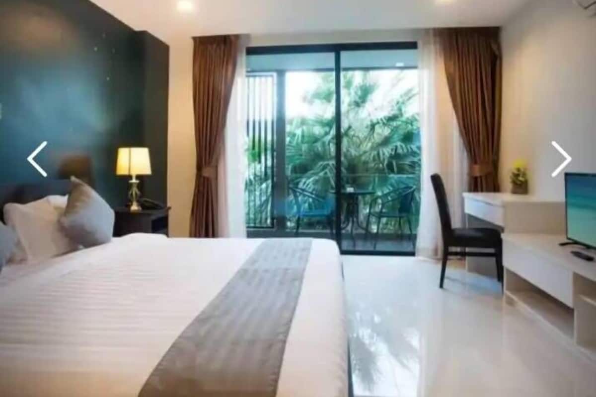 Deluxe Studio, 1 Queen Bed, Balcony, Garden View | Desk, blackout curtains, soundproofing, free WiFi