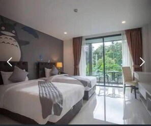 Estúdio luxo, várias camas, sacada, vista para o jardim | 1 quarto, escrivaninha, cortinas blackout, quartos à prova de som