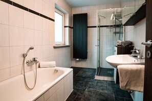 Douche, serviettes fournies