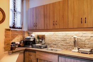 Casa Deluxe, vista a la ciudad | Cocina privada | Cafetera de espresso, cafetera y tetera y tetera eléctrica 