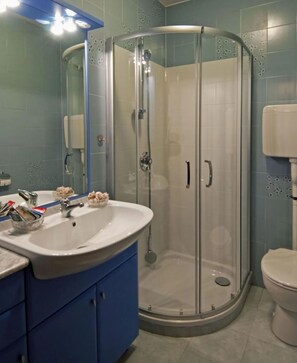 Shower, towels - Majestic apartment in Meran (Meran)