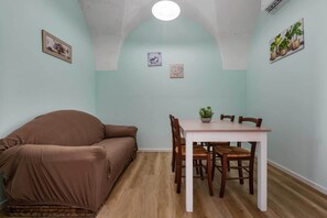 อพาร์ทเมนท์ | ห้องรับประทานอาหาร