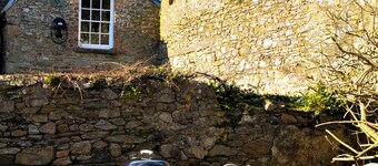 Coach house sleeping 8 in historic yard near gorgeous beaches .