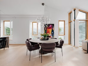 Exclusive Apartment, 2 Bedrooms, Ocean View | In-room dining - A-One Homes - Bjørvika (Oslo)
