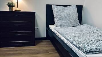 3 bedrooms, iron/ironing board, WiFi, bed sheets