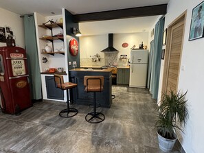 Fridge, microwave, oven, stovetop - Vacation rental house with pool MAUBEC LS2-437 (Maubec)