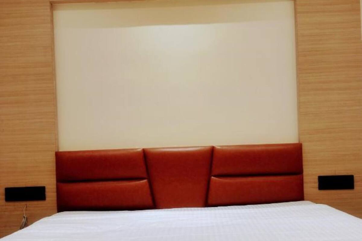 华丽双人房 | 隔音、免费 WiFi、床单