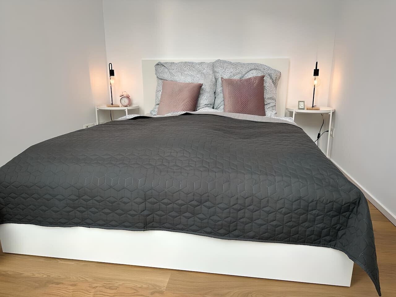 2 chambres, fer et planche à repasser, Wi-Fi, draps fournis