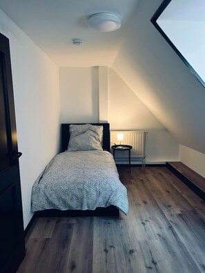 3 chambres, fer et planche à repasser, Wi-Fi, draps fournis