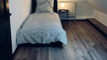 4 bedrooms, iron/ironing board, WiFi, bed sheets