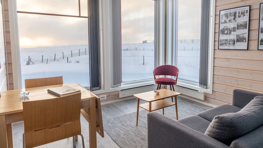 Ekker Island Arctic Lodge