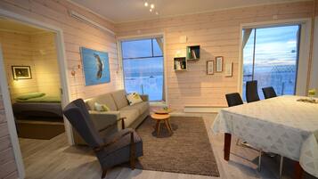 Comfort Apartment, Ocean View | 2 bedrooms, travel crib, free WiFi, bed sheets