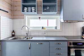 Comfort Apartment, Ocean View | Private kitchen