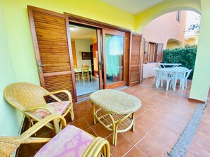 Appartamento, 2 camere da letto, al piano terra | Terrazza/patio