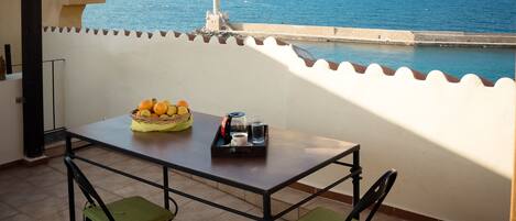 屋外ダイニングエリア