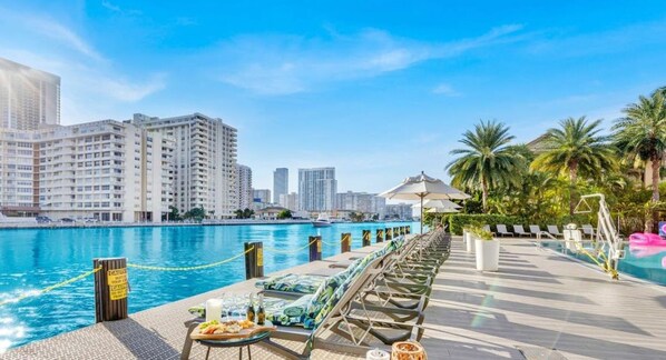 Pool - Amaizing Pool + Gym | Modern Resort w/Balcony (Hallandale Beach)
