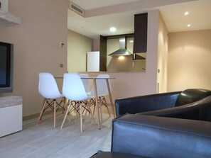 Dining - Mazi Apartments Terrace (Mataró)