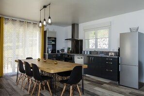 Køleskab, mikrobølgeovn, ovn, kogeplade