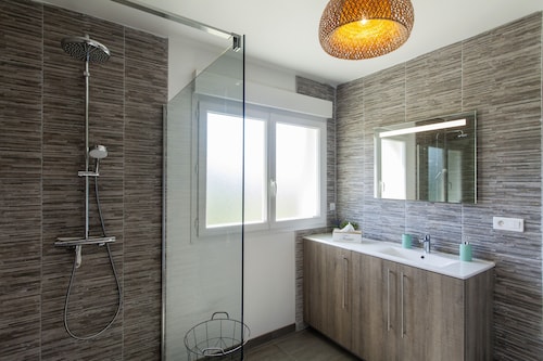 GĂźte Le Haut Rivage, maison individuelle avec garage