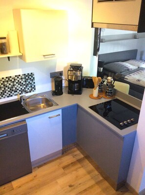 Réfrigérateur, four, plaque de cuisson, lave-vaisselle