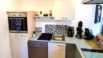 Réfrigérateur, four, plaque de cuisson, lave-vaisselle