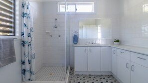 Shower, towels