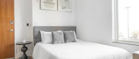 1 chambre, bureau, fer et planche Ă repasser, accĂšs Internet