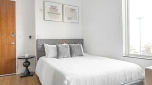 1 bedroom, desk, iron/ironing board, Internet - Landing | Beautiful Studio, Clubhouse (Denver)